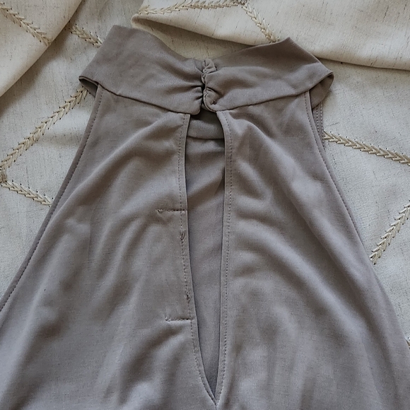 The Impeccable Pig Taupe Sleeveless Blouse‎ Top Size L Modal Blend Keyhole Back - Picture 3 of 7